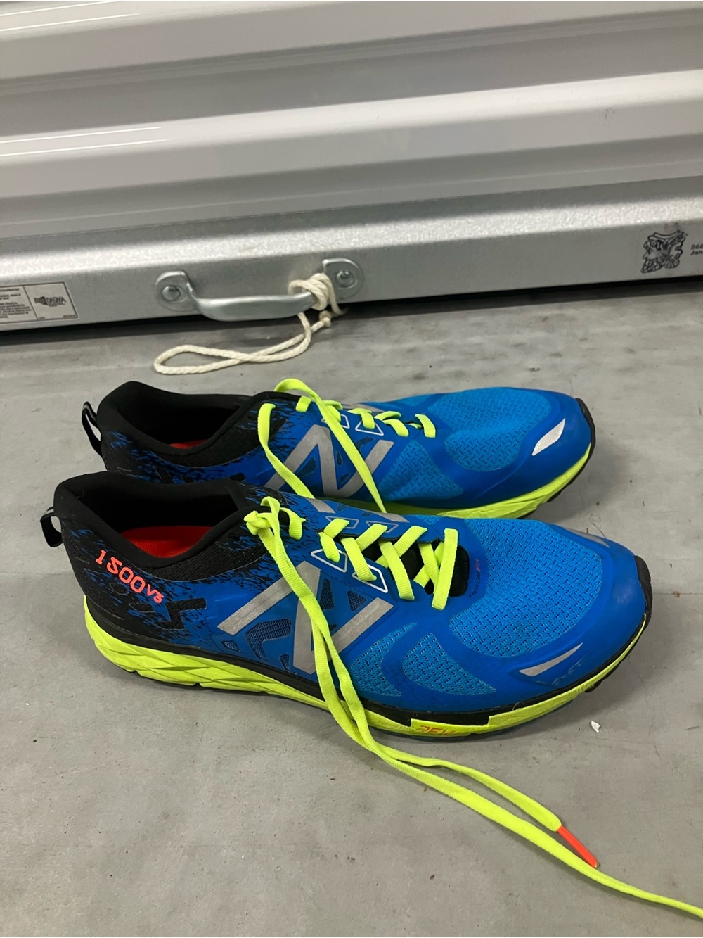 Men’s Running Shoes New Balance 1500v3 - SIZE 11 - Lightly used Yellow Blue